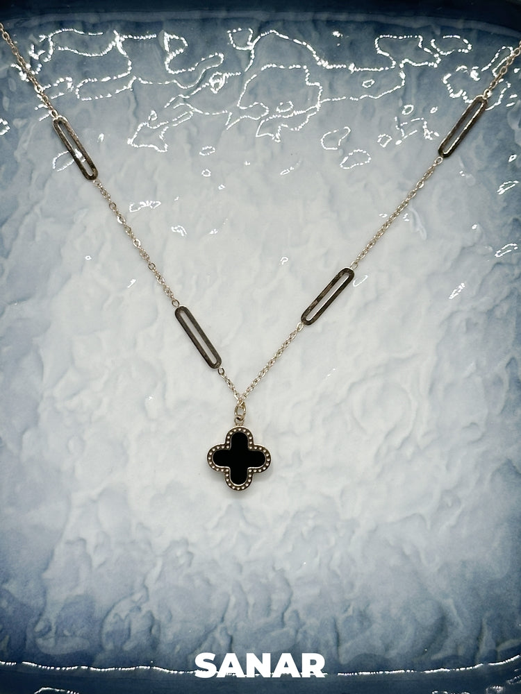 Clover Pendant Dual Look Necklace - Anti-Tarnish