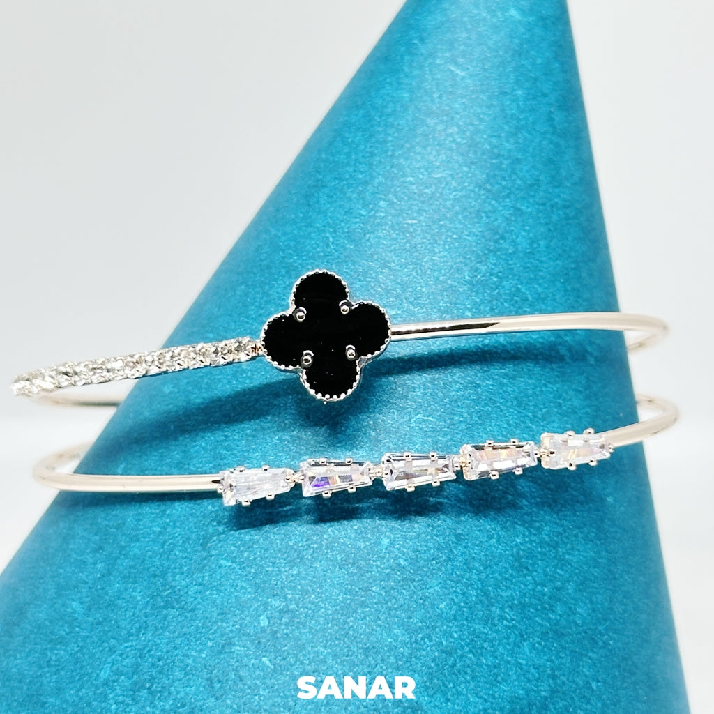 Flower & Crystal Bracelet - Anti-Tarnish