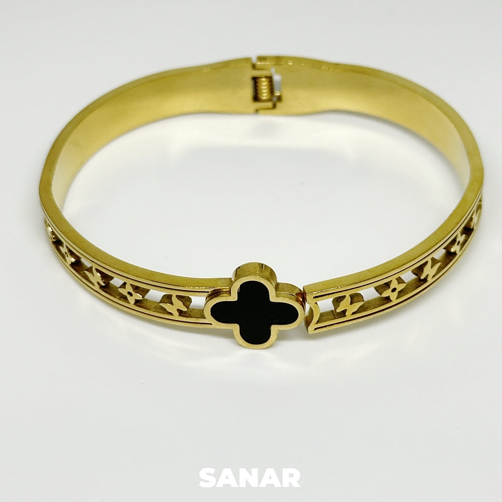 Black Flower Bracelet - Anti-Tarnish