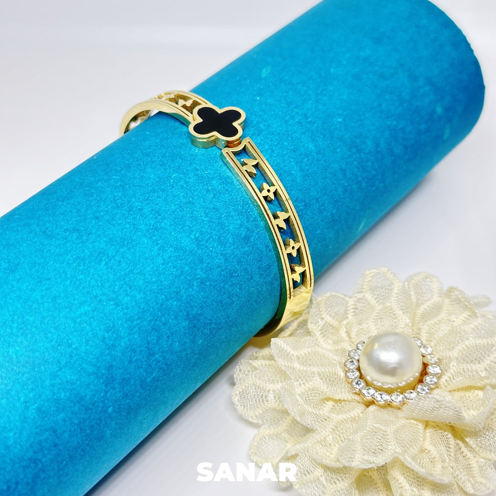 Black Flower Bracelet - Anti-Tarnish