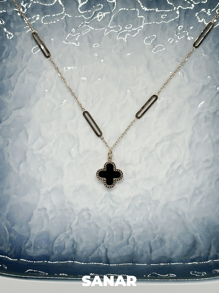 Clover Pendant Dual Look Necklace - Anti-Tarnish