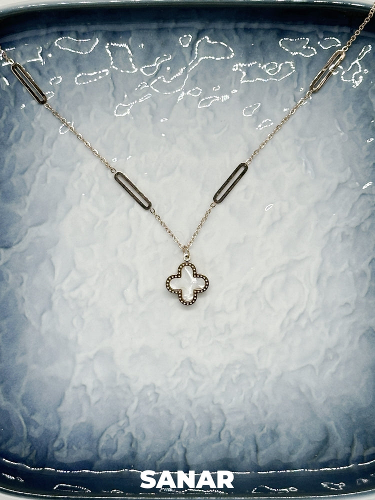 Clover Pendant Dual Look Necklace - Anti-Tarnish