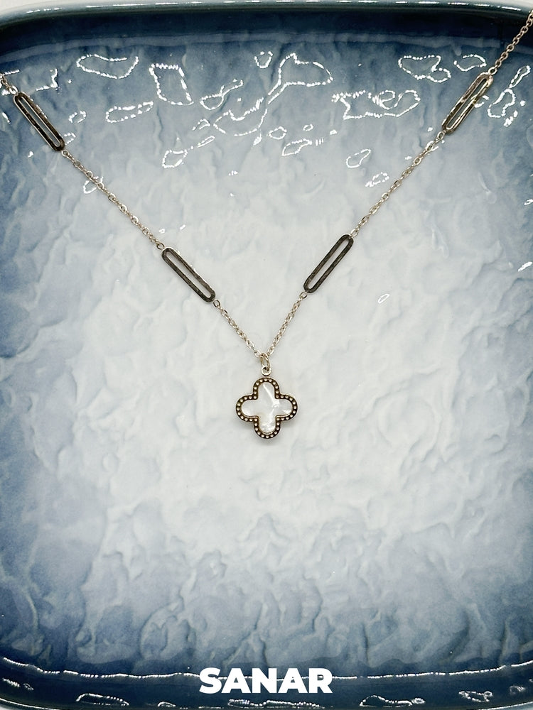 Clover Pendant Dual Look Necklace - Anti-Tarnish