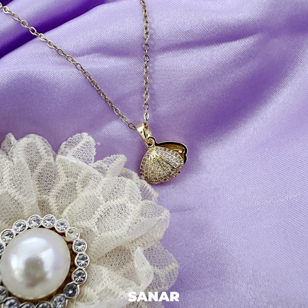 Shell Pendant Necklace