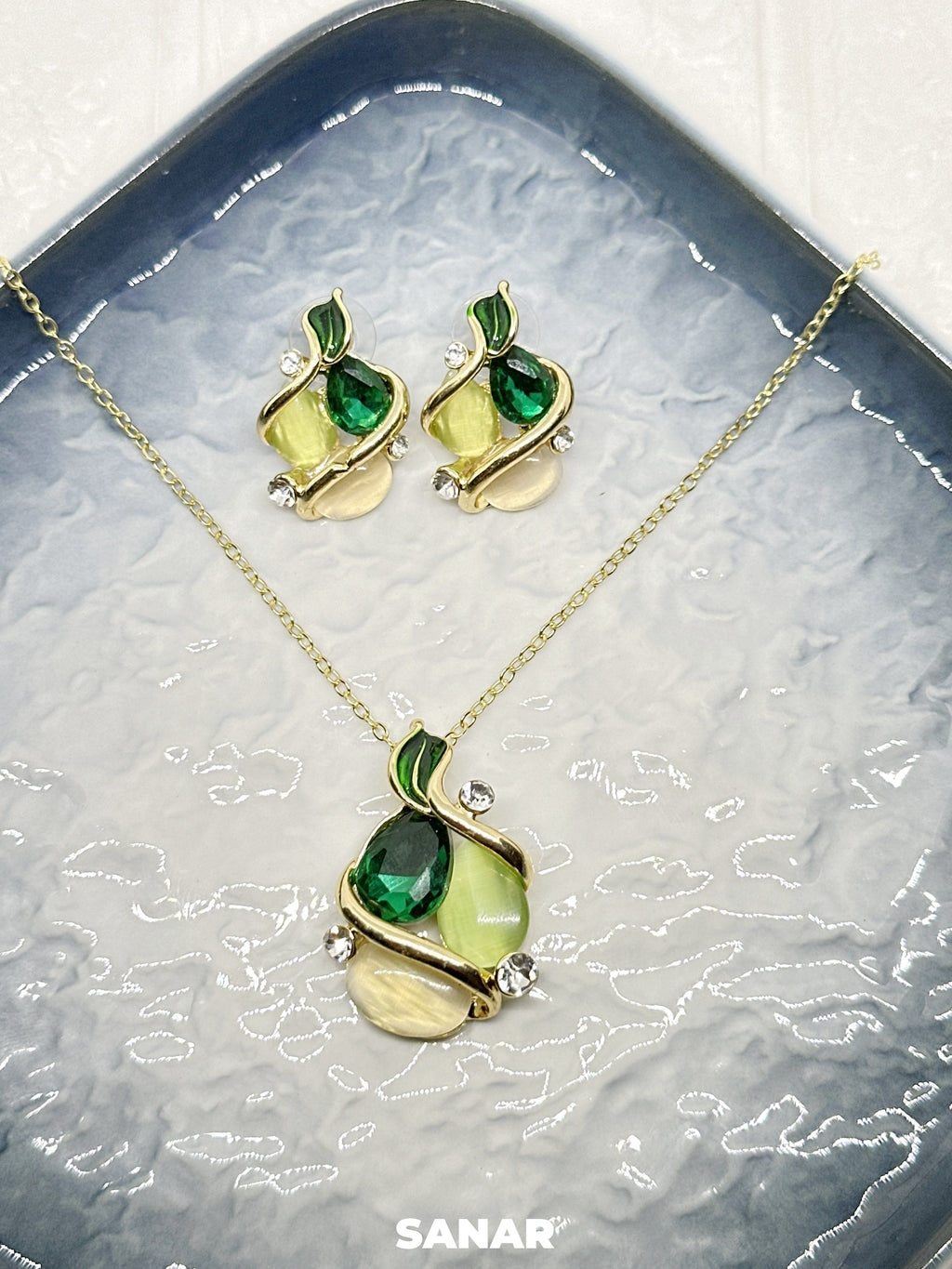 Oval Emerald Diamond Necklace and Earring