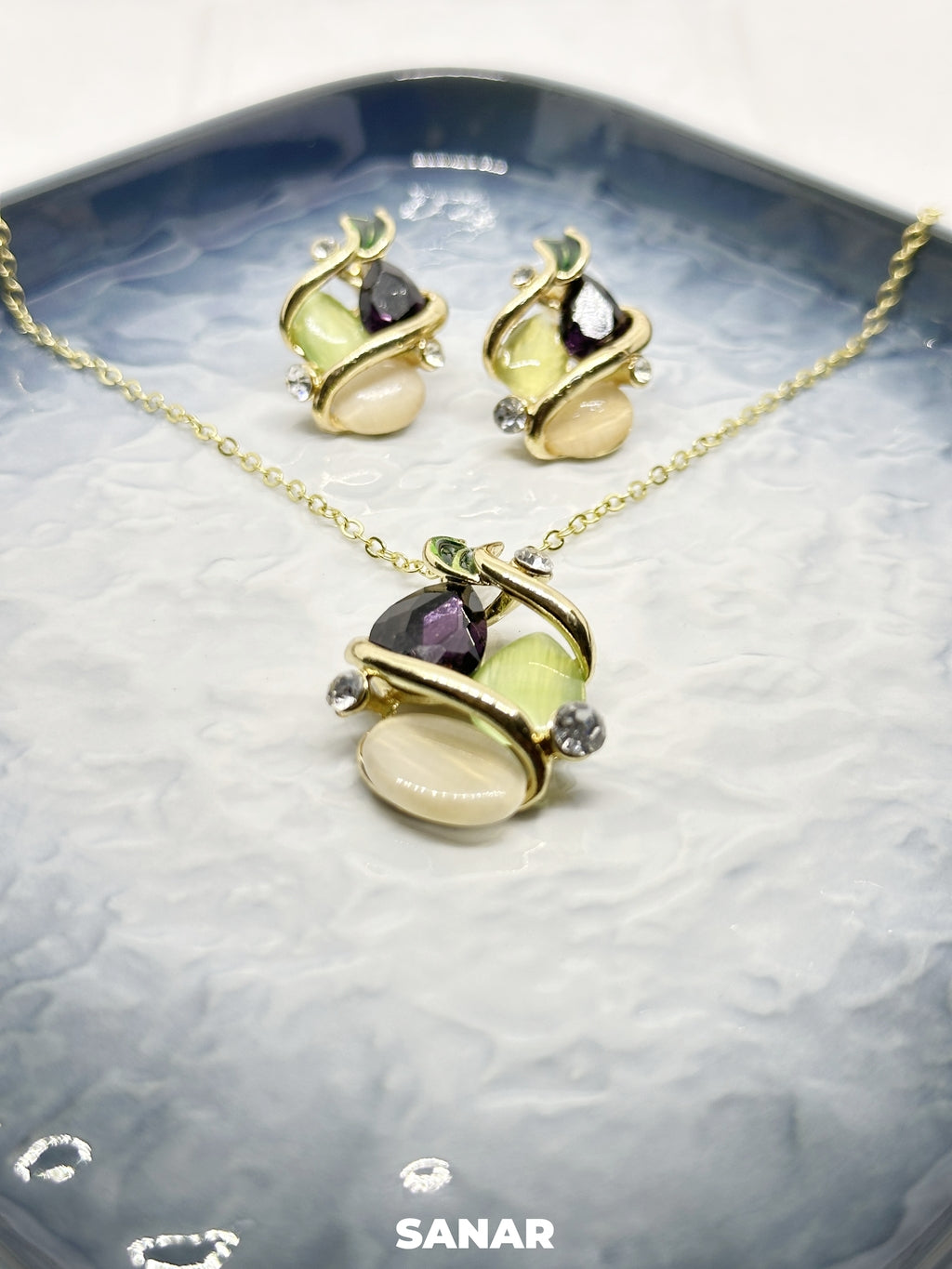 Oval Emerald Diamond Necklace and Earring