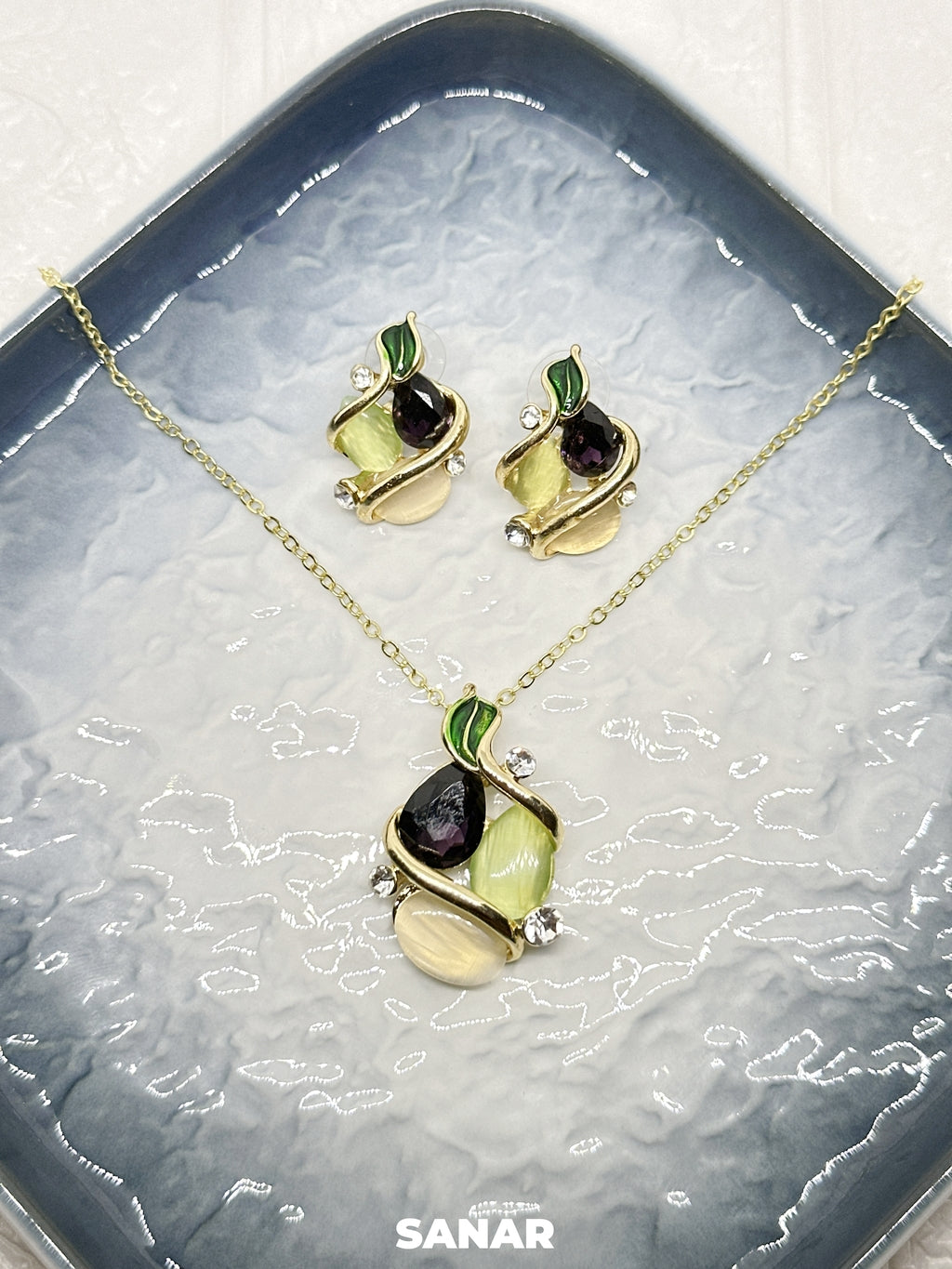Oval Emerald Diamond Necklace and Earring