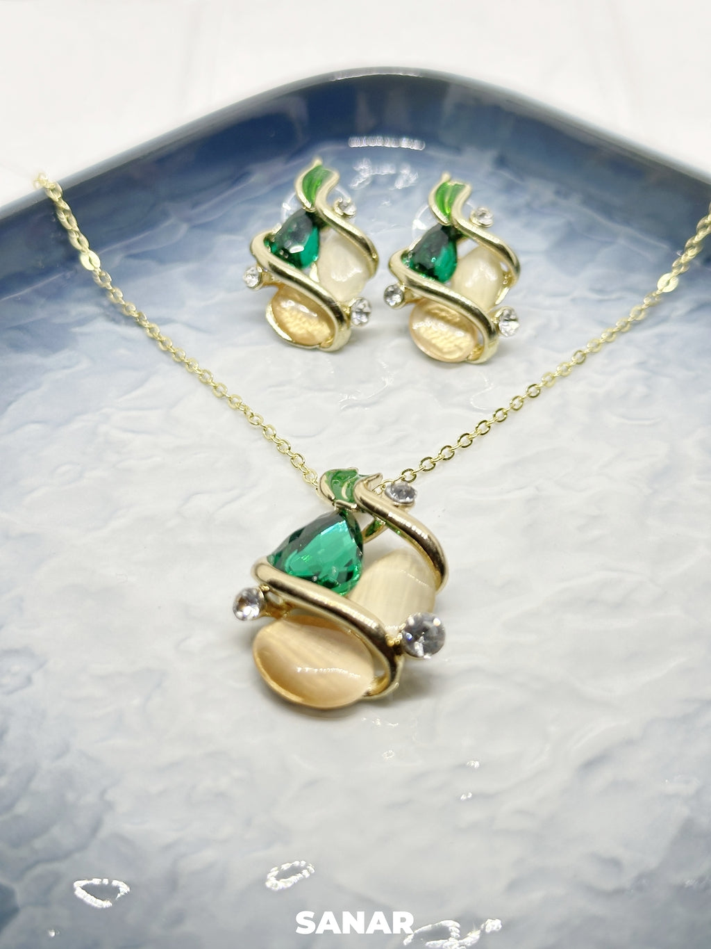 Oval Emerald Diamond Necklace and Earring