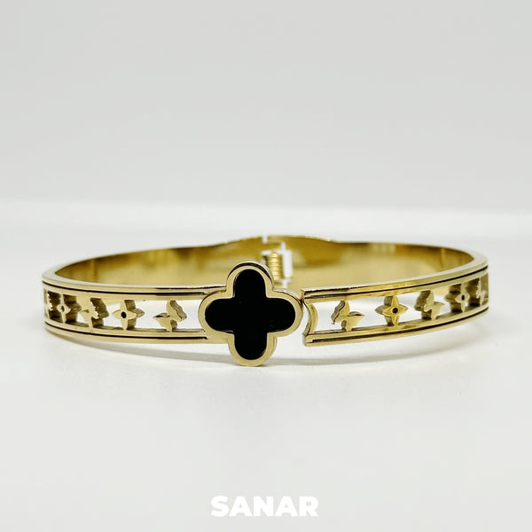 Black Flower Bracelet - Anti-Tarnish